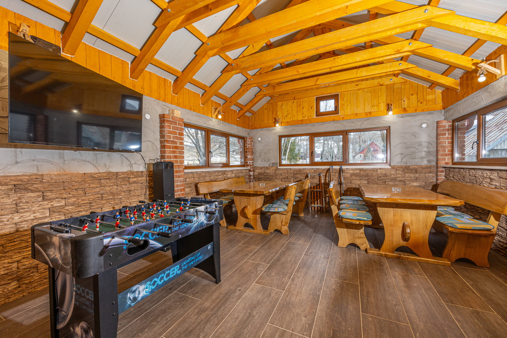 D & D Holiday House